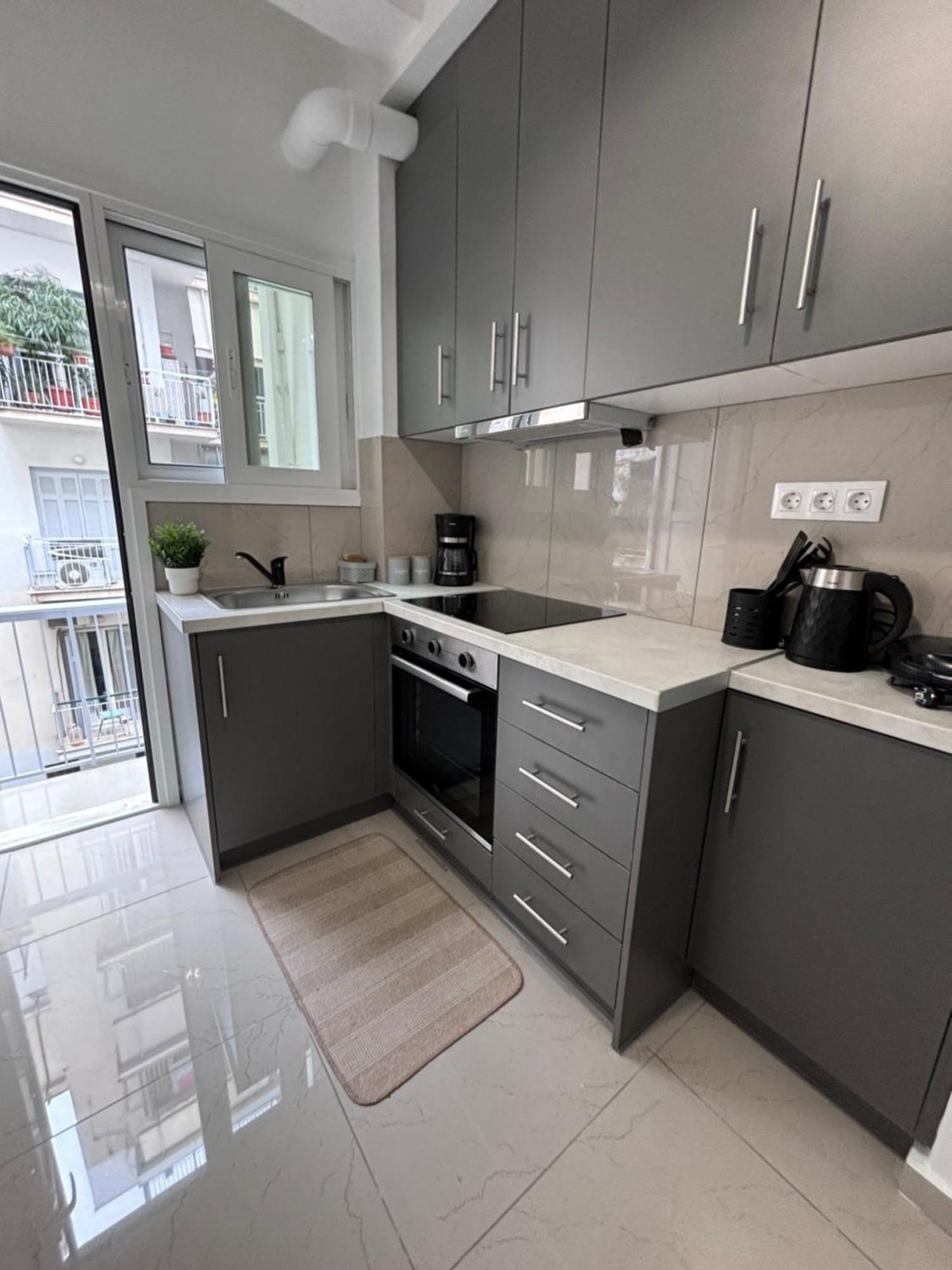 Cozy Apartment In The Heart Of Афины Экстерьер фото